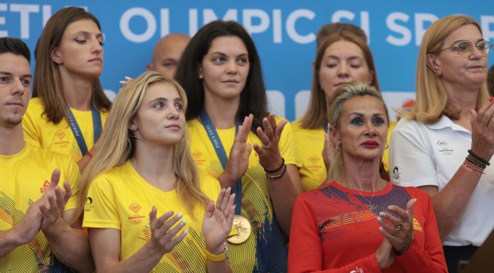 Reacţia Cameliei Voinea după acuzaţiile că şi-ar fi abuzat verbal fiica: Este clar ca este vorba despre o campanie coordonată împotriva noastră / Ce spune Sabrina Voinea – VIDEO