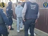 Tineri din Buzău, ridicați pentru trafic de droguri. Primeau comenzi, lăsau pachete și erau plătiți în crypto