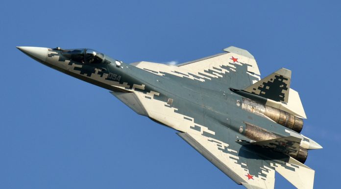 Rusia se laudă cu avionul său de luptă invizibil pe radar Su-57 la Dubai AirShow 2025