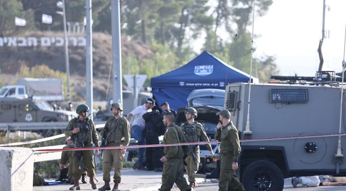 Atac terorist în Cisiordania: un mort și trei răniți. Atacatorii, uciși de armata israeliană