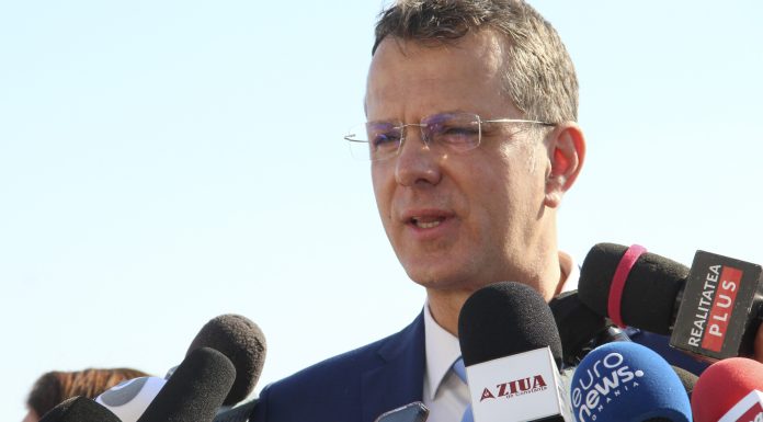 Ionuț Moșteanu anunță că și-a depus demisia din funcția de ministru al Apărării Naționale