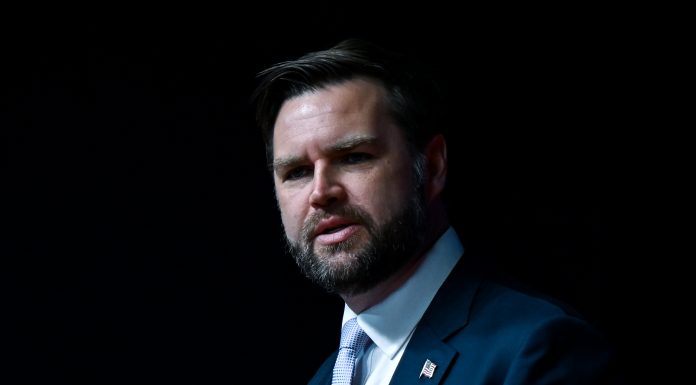 Situație ironică în SUA: JD Vance, condamnat la închisoare pentru că l-a ameninţat cu moartea pe vicepreședintele JD Vance