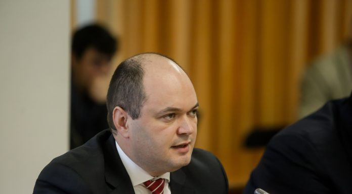 FMI ne recomandă impozit progresiv și cere „noi măsuri”. Ionuț Dumitru: „Cu resurse reduse, plătim salarii mai mari față de media UE”