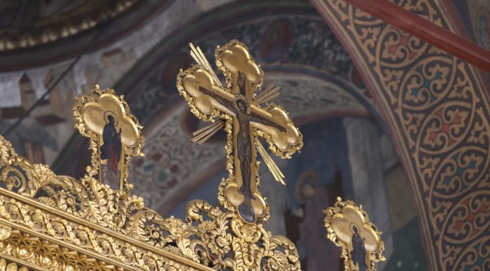 Doi tineri au furat sistemul de sonorizare în valoare de 6.000 de euro al unei biserici din Sibiu. Cum au fost prinși