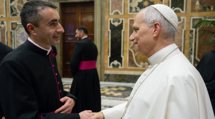 Cine este preotul român numit într-o funcție cheie la Vatican. Va colabora îndeaproape cu Papa Leon