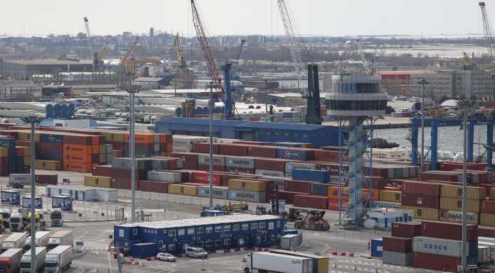 Incendiu la o macara din Portul Constanța: Pompierii intervin pentru stingerea flăcărilor