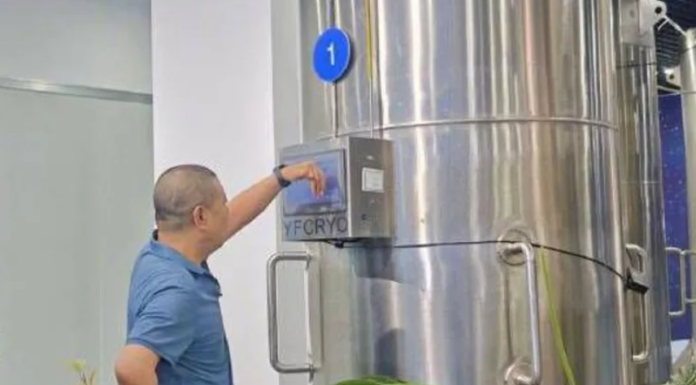 Primul chinez care și-a criogenat soția stârnește controverse, după ce a recunoscut că are o nouă iubită