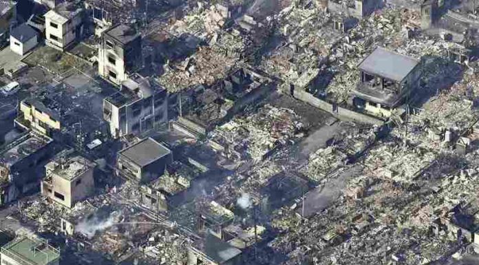 Incendiu uriaș într-un oraș japonez: 170 de clădiri ard în Oita. Cel puțin o persoană a murit