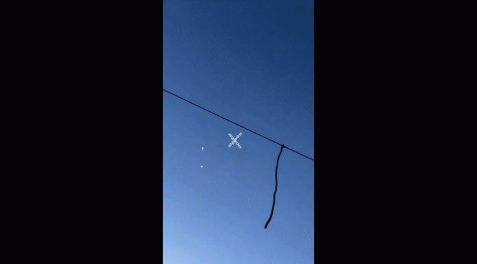 Momentul în care o rachetă rusească spulberă un bloc de locuințe și ucide 25 de persoane în Ucraina. Alte peste 70 sunt rănite