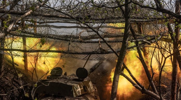 „Trimiteți-i în față”. Civilii ucraineni sunt folosiți drept scuturi umane de către soldații ruși. Interceptări de pe front