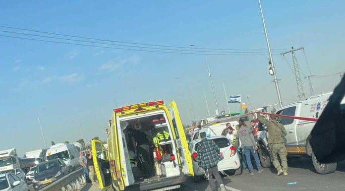 Armata israeliană anunţă un atac „terorist” în Cisiordania, soldat cu un mort şi trei răniţi. Cei doi atacatori au fost eliminaţi