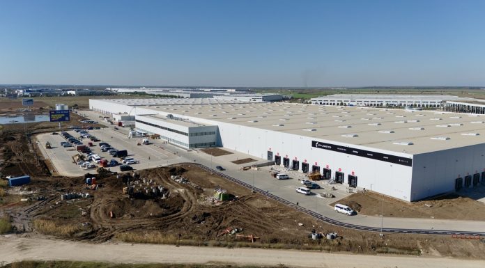 LPP deschide în România un depozit automatizat, benzi de 1 km FOTO