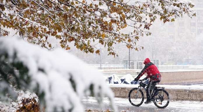 Urmează cea mai rece zi din această săptămână, temperaturile scad brusc. Zonele în care sunt așteptate ninsori