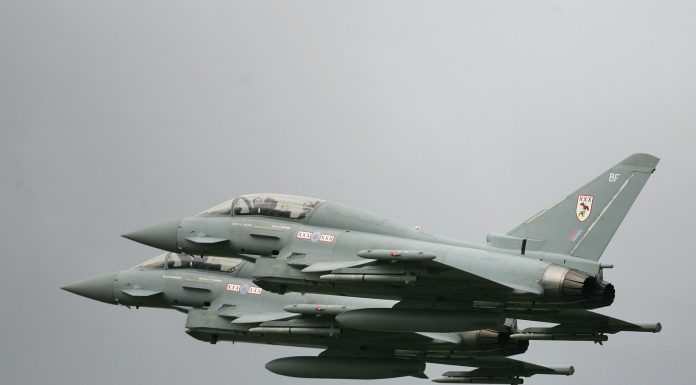 Marea Britanie amenință că va distruge navele ruse care îndreaptă laserele către piloții trimiși să supravegheze zona