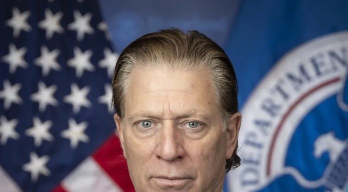 Şeful interimar al FEMA, David Richardson, demisionează după un mandat scurt şi controversat