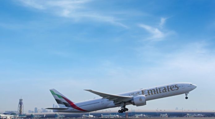 Emirates pariază masiv pe Boeing, cu o comandă pentru avioane de 38 de miliarde de dolari la Dubai Airshow