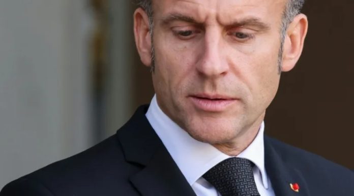 Macron denunţă, într-o şedinţă de Guvern, ”burghezii din centrul oraşelor”, care îi finanţează ”uneori” traficul de droguri. ”Nu poţi, pe de o parte, să plângi morţii, iar pe de altă parte să consumi seara după ce te întorci de la muncă”