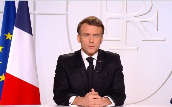 Incidentele armate legate de traficul de droguri, tot mai dese în oraşele franceze, devin o problemă politică în contextul alegerilor locale care se apropie. Emmanuel Macron a convocat marţi o reuniune pe această temă la Palatul Elysee