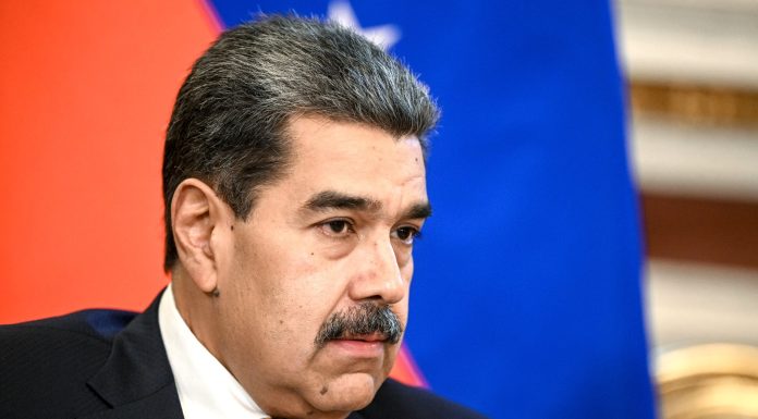 Maduro se declară gata să discute „faţă în faţă” cu Trump