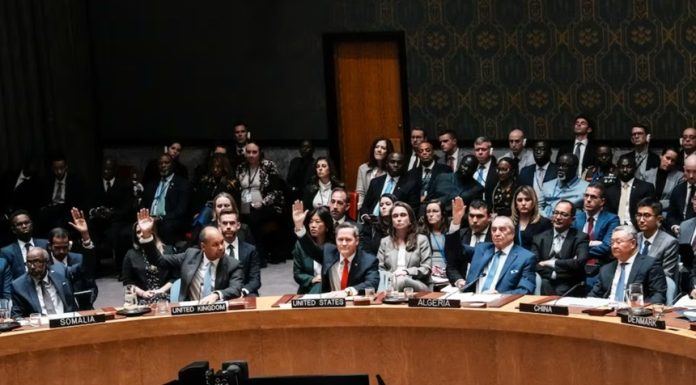 Consiliul de Securitate al ONU adoptă cu 13 voturi o rezoluţie americană care ”susţine” Planul de Pace al lui Trump în Războiul din Fâşia Gaza. Rusia şi China s-au abţinut. Planul prevede desfăşurarea unei forţe internaţionale în enclavă