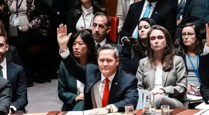 Consiliul de Securitate al ONU adoptă cu 13 voturi o rezoluţie americană care ”susţine” Planul de Pace al lui Trump în Războiul din Fâşia Gaza. Rusia şi China s-au abţinut. Planul prevede desfăşurarea unei forţe internaţionale în enclavă