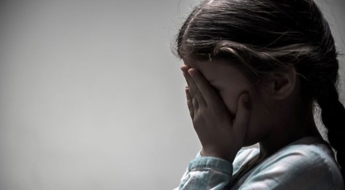 „Salvaţi Copiii”: Abuzul şi exploatarea sexuală a copiilor ating niveluri critice în România. În primele zece luni ale anului s-au primit de peste două ori mai multe sesizări decât în 2024: Aceste cifre alarmante reprezintă doar vârful iceberg-ului