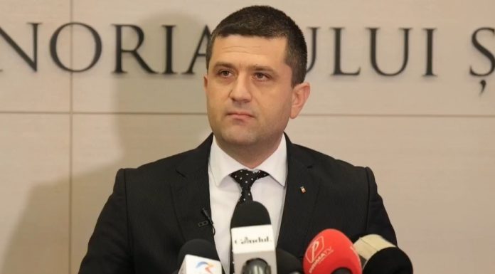 Miruţă: Mă uit la minister, stau 14 ore pe zi, câte unii sunt foarte buni, dar câte unul… le trimiţi de trei ori foaia înapoi şi o scriu cu aceeaşi greşeală. Şi nu pentru că nu vor, ci pentru că n-au dat un examen pe bune