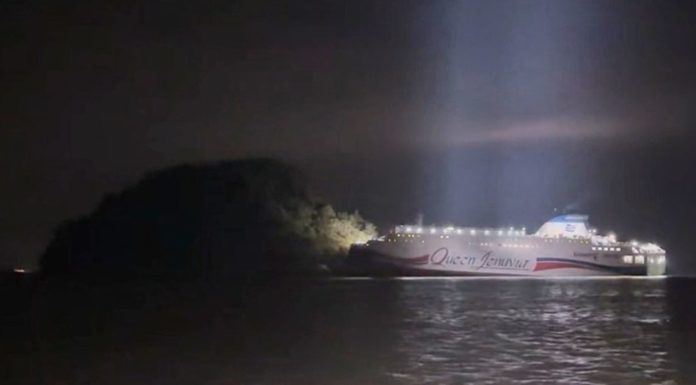 Un feribot cu 267 de persoane la bord eşuează pe o insulă nelocuită în largul coastei de sud-vest a Coreei de Sud, anunţă Paza de Coastă