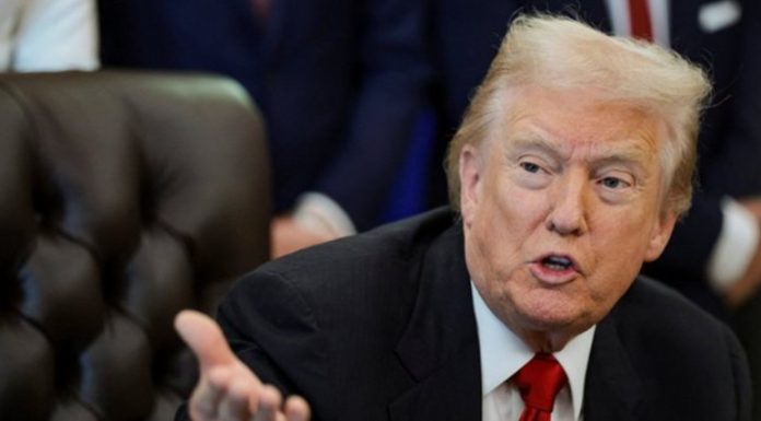 Trump a jignit grav două jurnaliste, înfuriat de întrebările lor: „Taci din gură, porcuşorule!”, „Cred că eşti o jurnalistă groaznică”