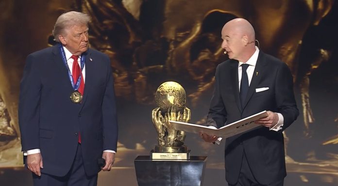 Trump a cerut ca trofeul „Premiul FIFA pentru pace” oferit de Infantino să fie la fel de înalt ca trofeul Cupei Mondiale