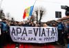 Protest AUR la Curtea de Argeş, pe fondul crizei apei potabile. George Simion: România este condusă de o guvernare incompetentă şi incapabilă să aibă grijă de cetăţeni