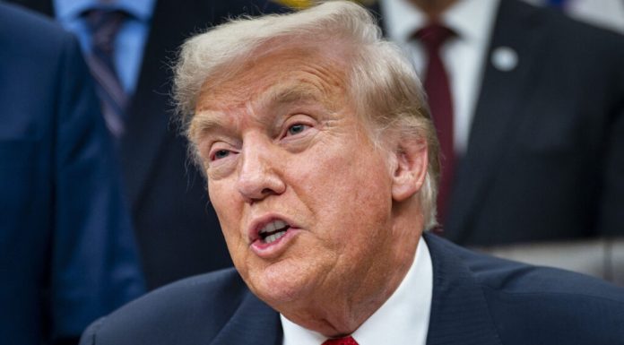 Trump: Iranul va fi lovit „foarte puternic” dacă protestatarii vor fi uciși