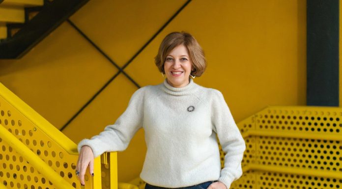 Gheorghiu: Să ieşim din paradigma că nu ne vindem ţara, nu primim investitori străini. Ne-o pierdem în fiecare zi, cu fiecare ban pe care companiile îl pierd. Dacia, model de succes şi nu ne-am vândut ţara. Şi pentru TAROM s-ar putea găsi o soluţie