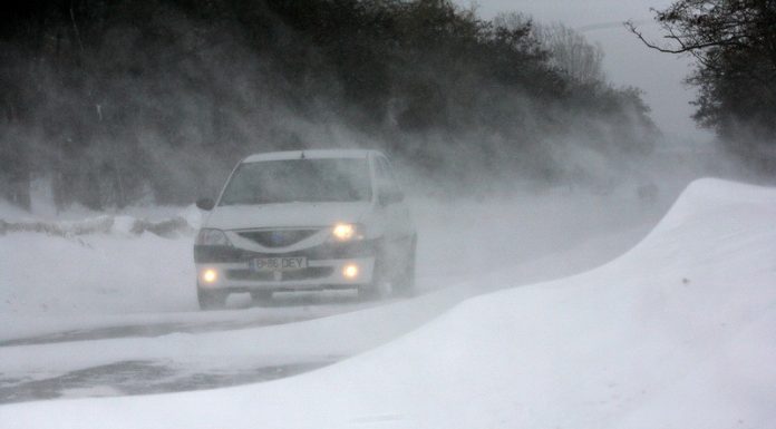 Circulaţie îngreunată pe DN 7 şi DN 73C, în judeţul Argeş, din cauza ninsorii