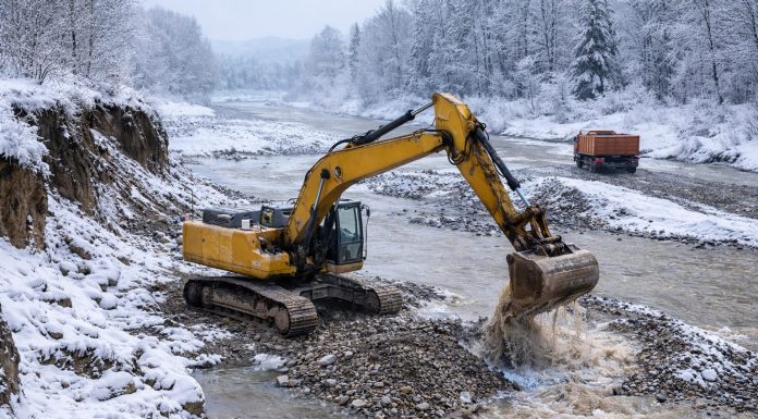 Surse: Anchete la Mediu privind „iazuri piscicole” folosite ca paravan pentru balastiere. Peste 600 de avize, analizate
