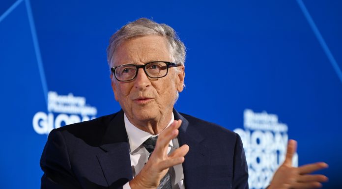 Dosarul Epstein: Bill Gates discuta în 2017 cu Jeffrey Epstein despre simulări de pandemii