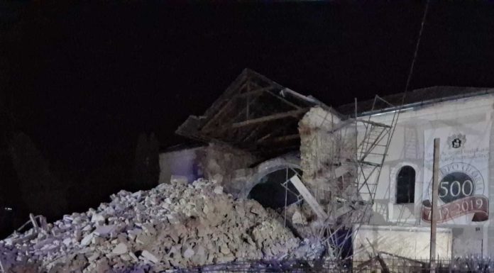 Ministerul Culturii, despre biserica prăbuşită în Sălaj: Parohia Reformată derulează un proiect de reabilitare a monumentului, în valoare de aproximativ 10 milioane lei / Zona era delimitată ca şantier / Se verifică inclusiv modul de executare a lucrărilo