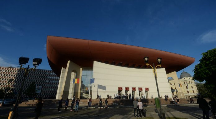 Actorii Teatrului Naţional din Bucureşti protestează faţă de proiectul pilot al Ministerului Culturii privind evidenţa timpului de muncă