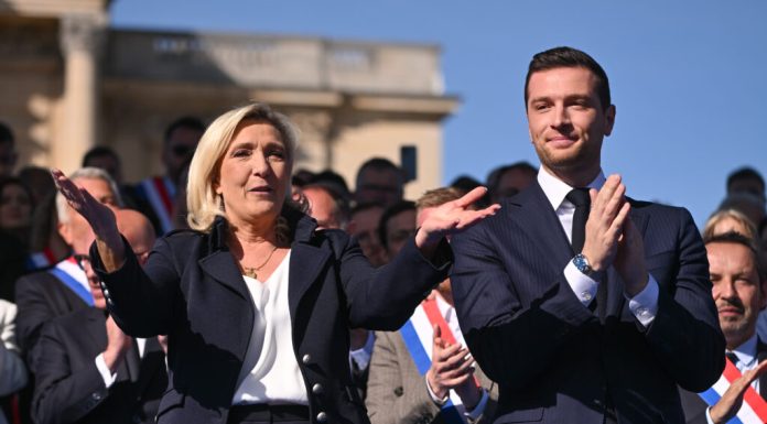 Parchetul francez anunță că solicită interzicerea candidaturii lui Marine Le Pen în alegeri. Procesul în apel a început în Franța