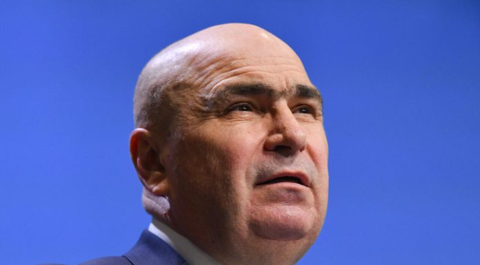 Ilie Bolojan, învins în ședința PNL. Nici măcar schimbarea unor șefi de filială nu a putut face. Toate propunerile i-au picat la vot. A primit, în schimb, un vot de încredere din partea partidului pentru propria funcție