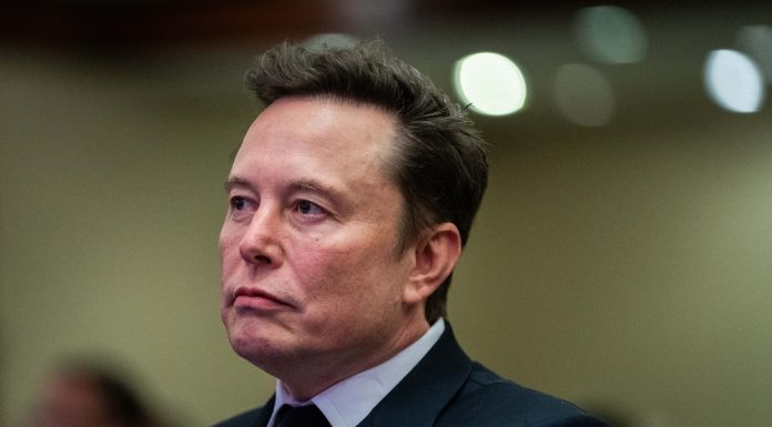 „Urmăriți penal clienții lui Epstein!”. Ce spune Musk despre noile documente publicate de Departamentul de Justiție în care apare și el