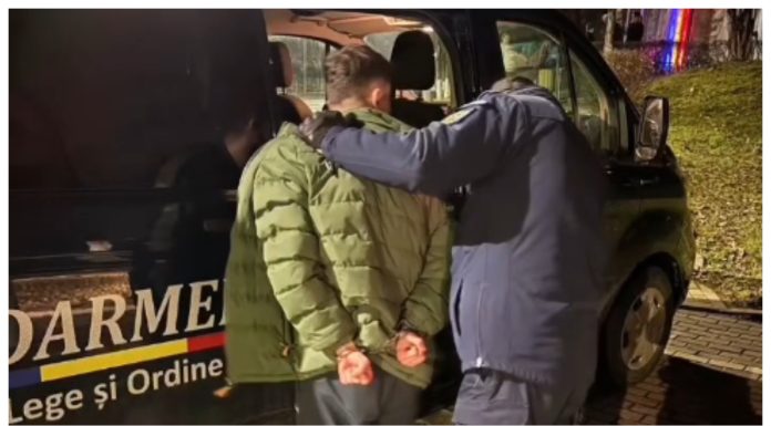 Scandal în fața unui internat din Zalău. Un tânăr înarmat cu un cuțit a fost imobilizat