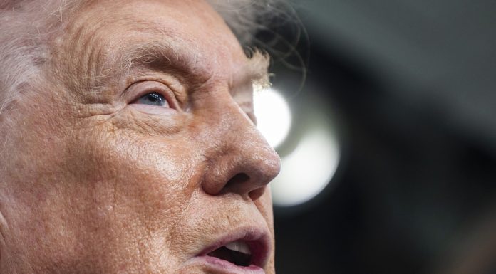 Trump vorbește pentru prima oară despre noul lot de documente din dosarele Epstein. „Cu siguranță vom da în judecată”