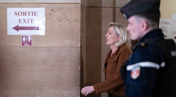 Procurorul în cazul Marine le Pen cere menținerea sentinței: „Asistenţii au lucrat pentru partid, dar au fost plătiţi de Europa”