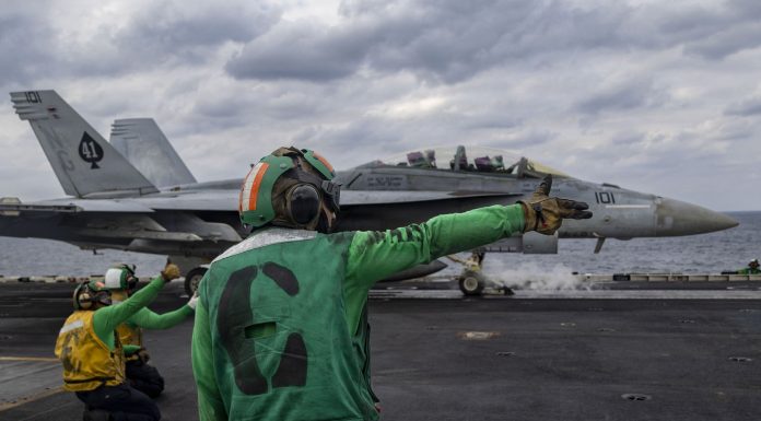 Forţele americane au doborât o dronă iraniană care se apropia de portavionul Abraham Lincoln