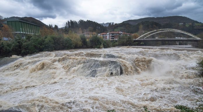 Spania și Portugalia se pregătesc să țină piept furtunii Leonardo. Cod roșu de vijelie în Sevilla și Cadiz. Atenționare MAE