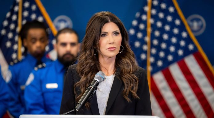 Membrii Departamentului pentru Securitate Internă, inclusiv agenții ICE, vor fi echipați cu camere audio-video portabile