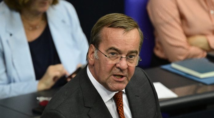 Ministrul german al Apărării susține că situația NATO amintește de o criză a unei căsnicii de 20 de ani: „Fuga sau lupta”