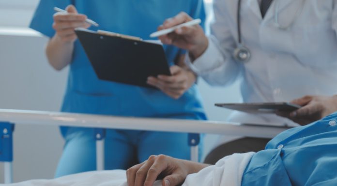 Ce răspunde Alexandru Rogobete, întrebat dacă vor fi daţi oameni afară din sistemul de sănătate