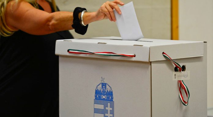 Propunere neașteptată la Budapesta. Maghiarii cu dublă cetățenie din România riscă să nu mai poată vota în Ungaria